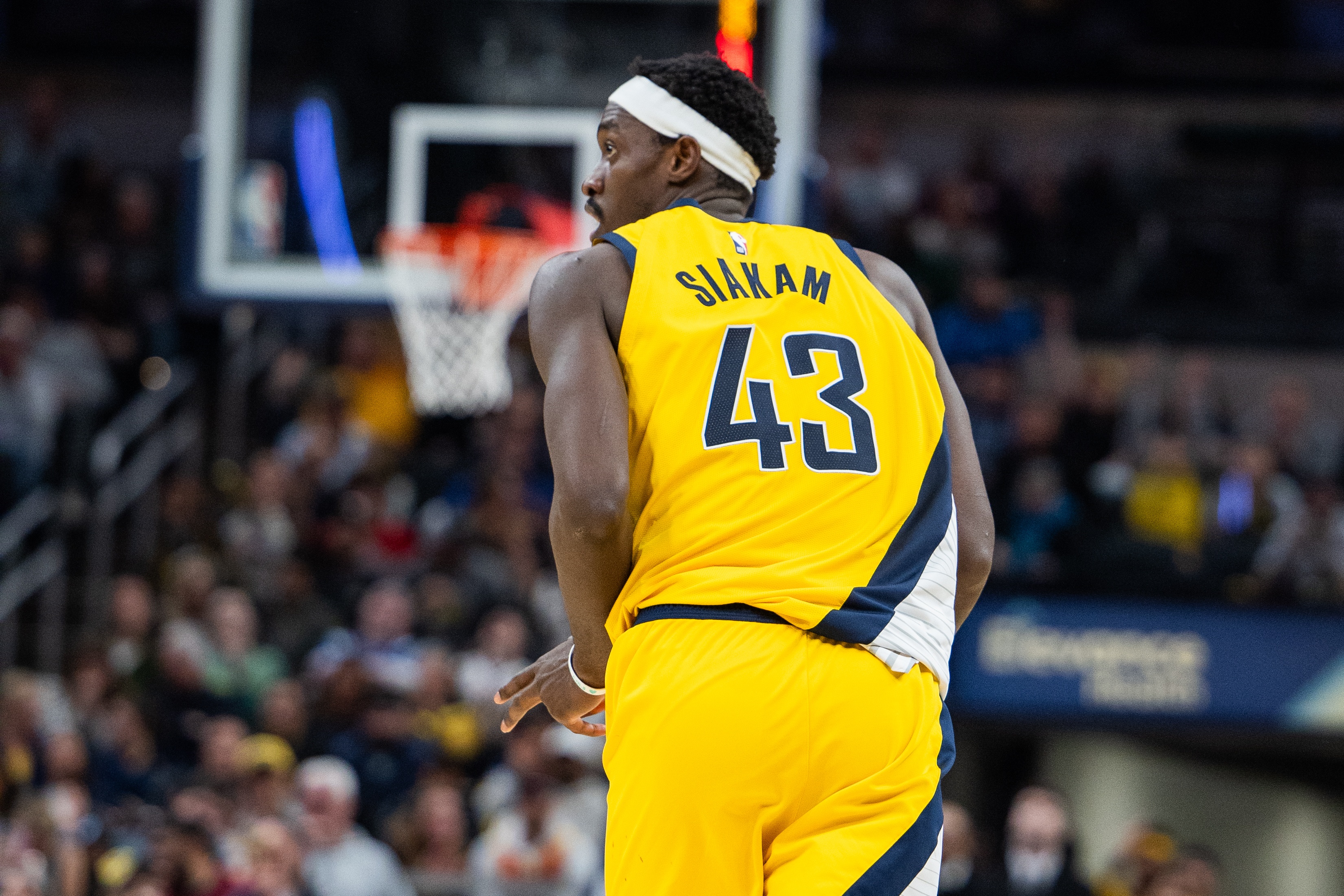 西亚卡姆连续十二场比赛得分超过势不可挡，加拿大队挑战极限！的简单介绍