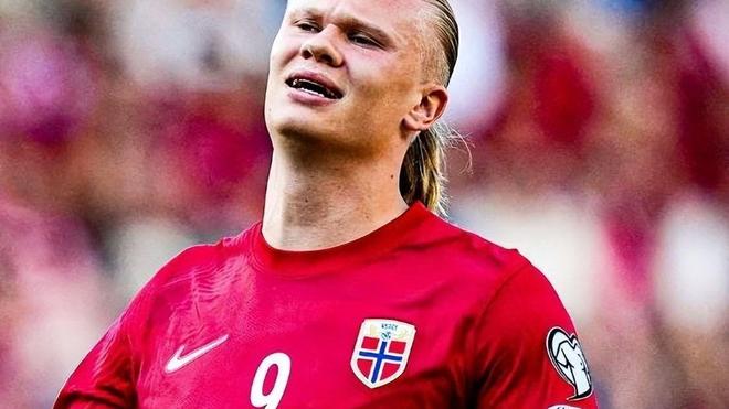 哈兰德迎来十赛季出色发挥，塞尔维亚队观众热烈欢呼！