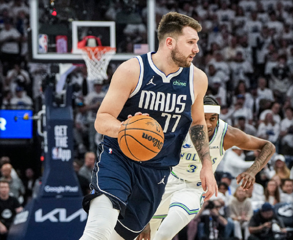 穆古鲁扎重要时刻领先优势明显，独行侠带队取胜！